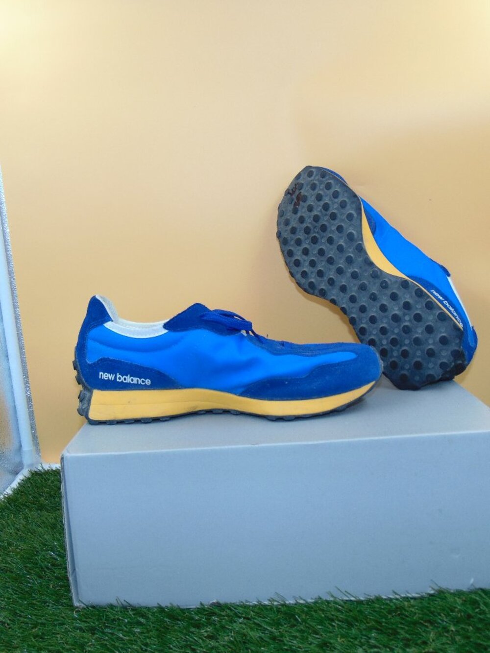 New Balance 327 Sneakers 💙💛 Women’s 9 (Youth 7.5) Clean & Stylish!